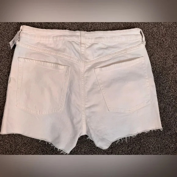 Old Navy Women's Classic High Rise OG White Jean Shorts Size 12 Button Fly NWTS - Picture 13 of 13
